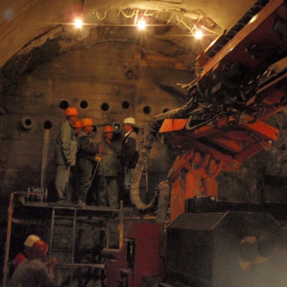 Специальные буровые работы в тоннелях для обеспечения безопасной проходки